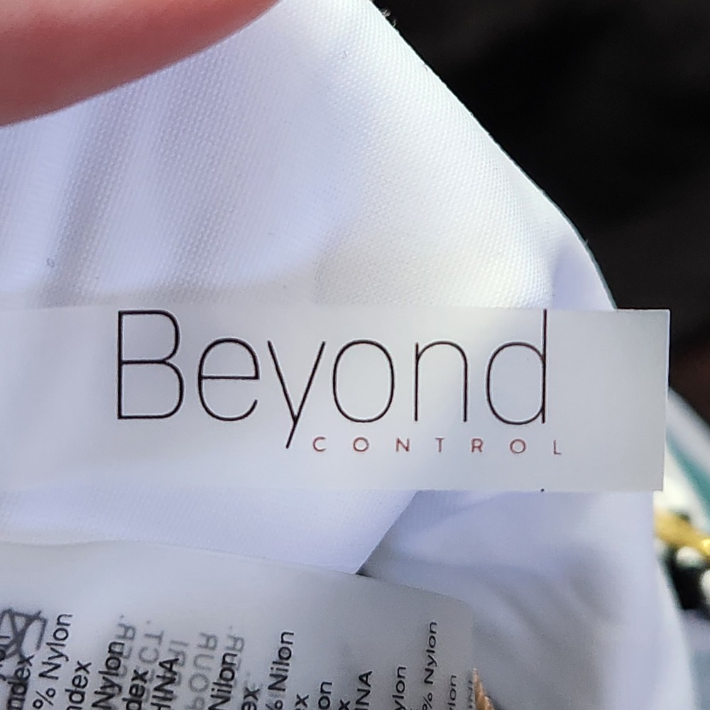 Beyond Control Size 12 Printed‎ One-Shoulder One Piece Swimsuit White Multi New - Picture 8 of 9
